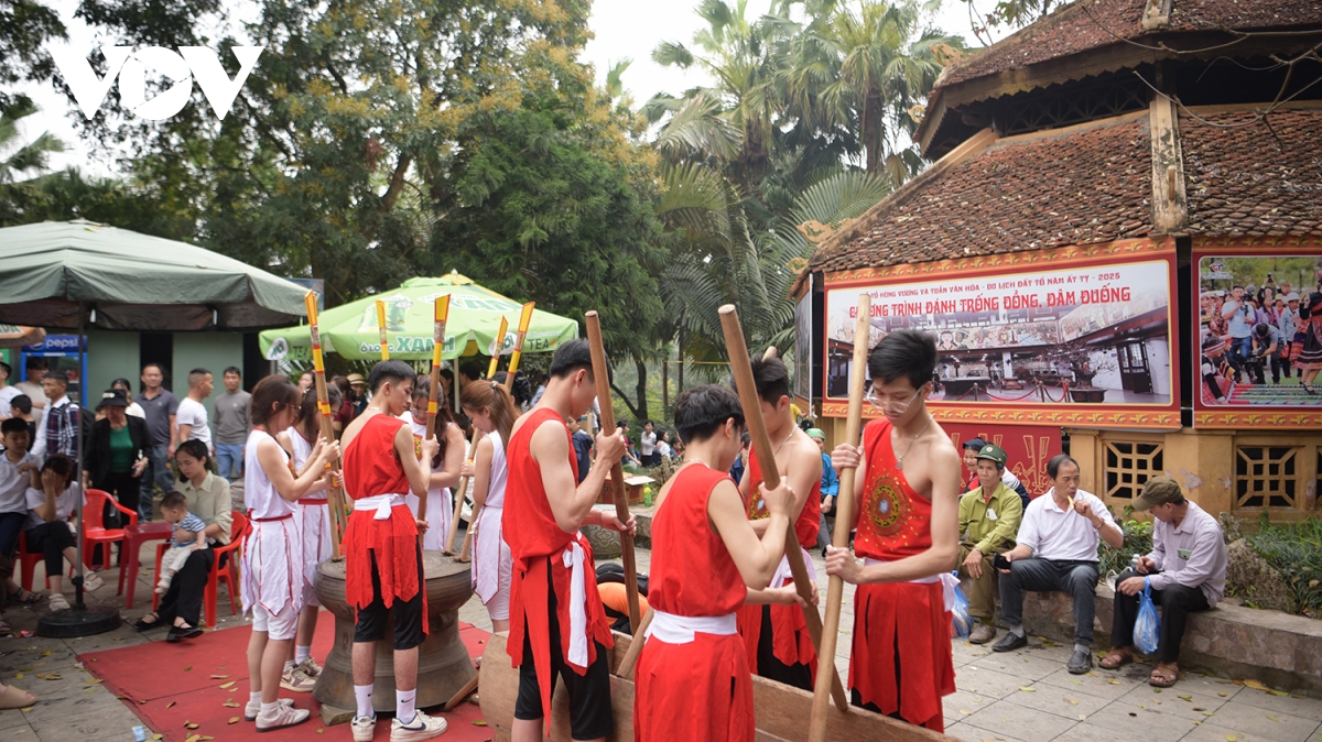 Am vang trong dong, dam duong trong ngay gio to hung vuong hinh anh 1
