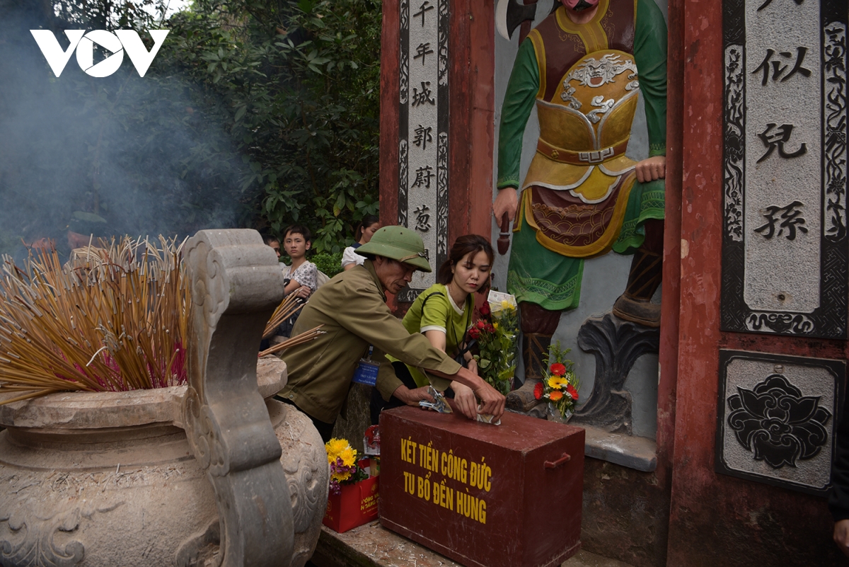 bien nguoi tac nghen tai loi len Den ha - khu di tich lich su Den hung hinh anh 13