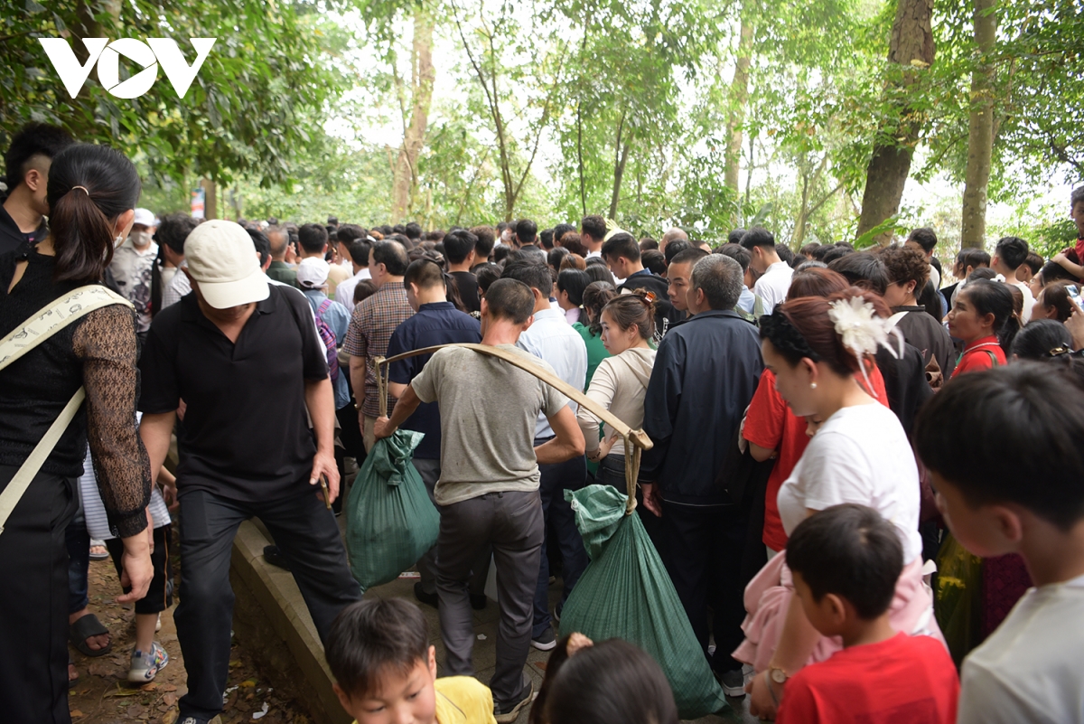 bien nguoi tac nghen tai loi len Den ha - khu di tich lich su Den hung hinh anh 15