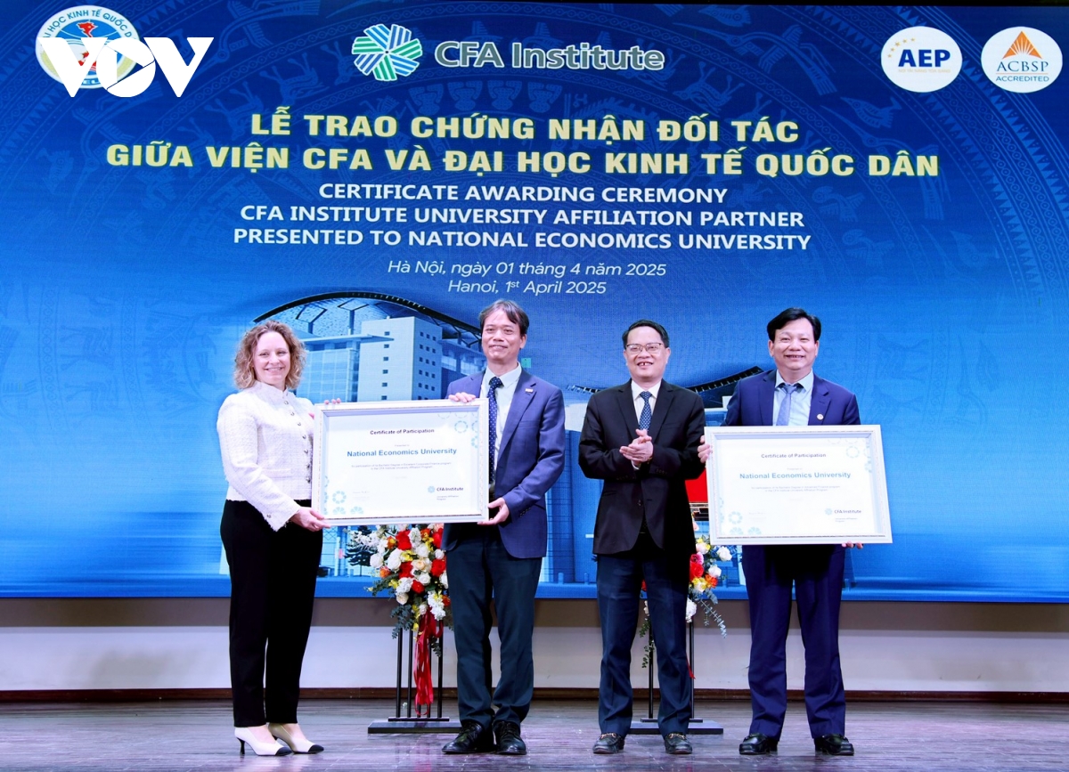 viện cfa của hoa kỳ trao chứng nhận đối tác cho Đại học kinh tế quốc dân hình ảnh 1 vien cfa cua hoa ky trao chung nhan doi tac cho Dai hoc kinh te quoc dan hinh anh 1