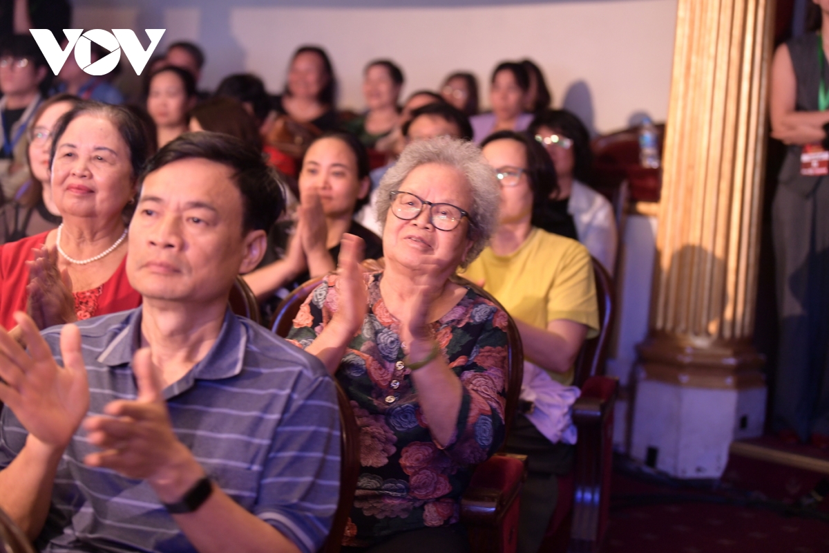 toan canh chuong trinh chinh luan nghe thuat khuc ca khai hoan hinh anh 19