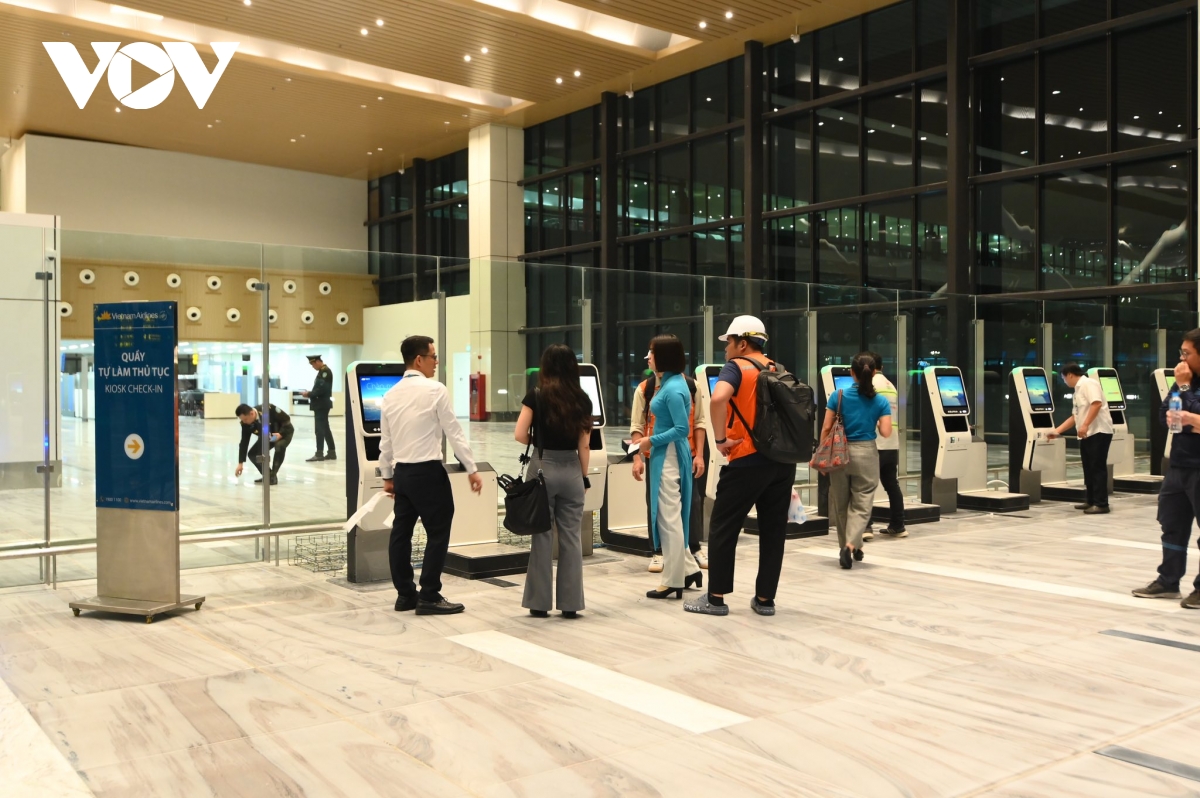 nhà ga t3 tân sơn nhất khai thác chuyến bay đầu tiên hình ảnh 2 nha ga t3 tan son nhat khai thac chuyen bay dau tien hinh anh 2