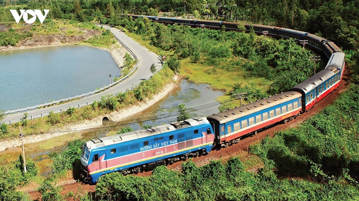 tang cuong giai phap bao dam trat tu, an toan giao thong duong sat hinh anh 1