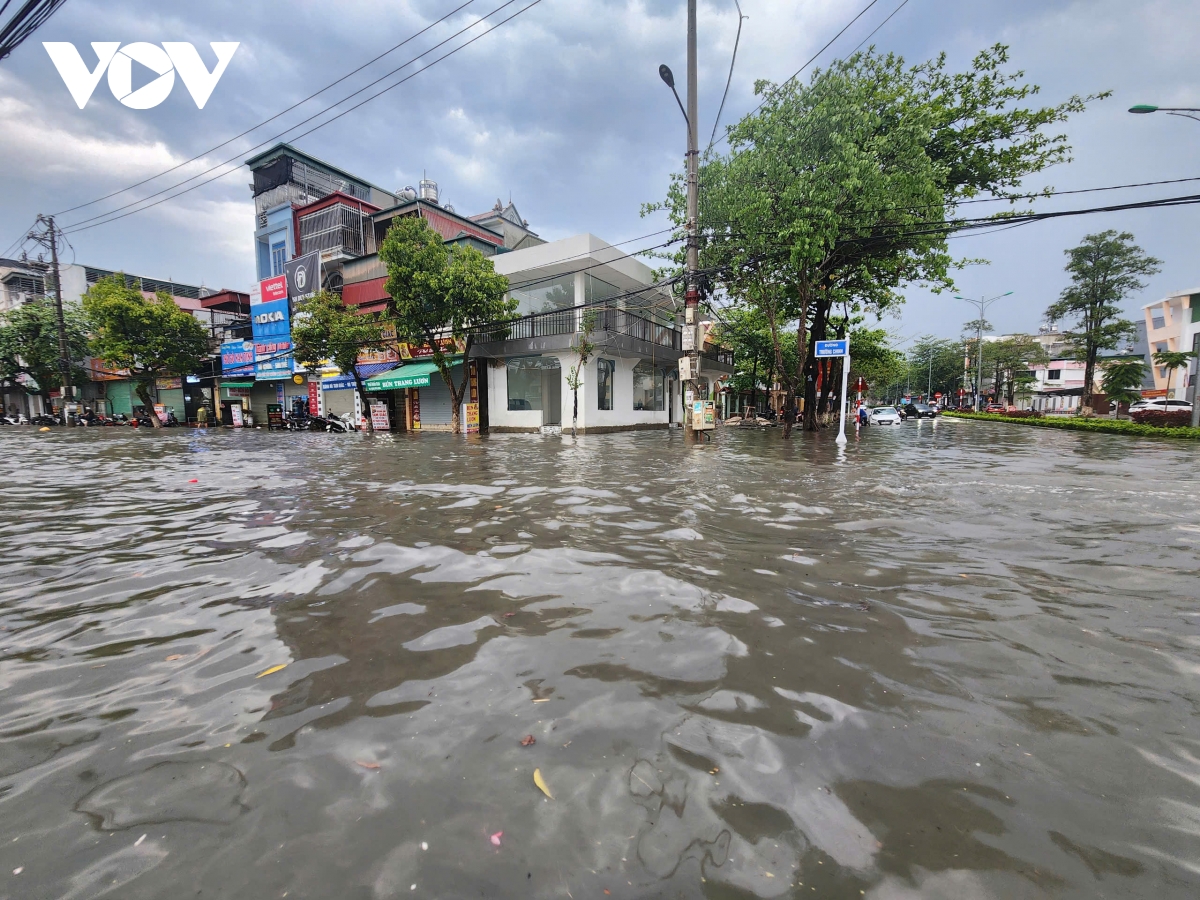 mưa lớn gây ngập úng nhiều tuyến đường tại Điện biên hình ảnh 1 mua lon gay ngap ung nhieu tuyen duong tai Dien bien hinh anh 1
