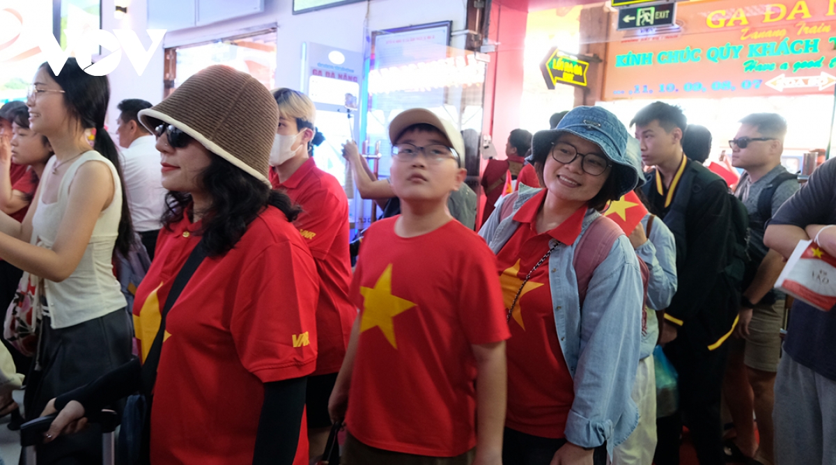xúc động không khí sum họp 2 miền nam - bắc tại ga Đà nẵng hình ảnh 10 xuc dong khong khi sum hop 2 mien nam - bac tai ga Da nang hinh anh 10