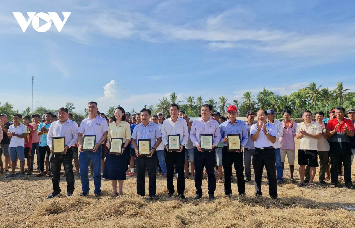 nhiều hoạt động chăm lo đồng bào khmer mừng tết cổ truyền chôl chnăm thmây hình ảnh 5 nhieu hoat dong cham lo dong bao khmer mung tet co truyen chol chnam thmay hinh anh 5
