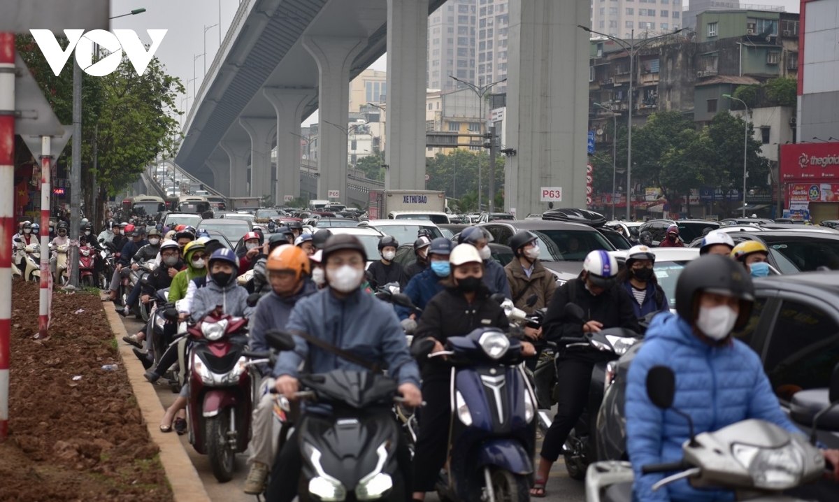 sau nghỉ lễ 10 3 đường phố hà nội tắc nghẽn, người dân ầm ầm phi xe lên vỉa hè hình ảnh 5 sau nghi le 10 3 duong pho ha noi tac nghen, nguoi dan am am phi xe len via he hinh anh 5