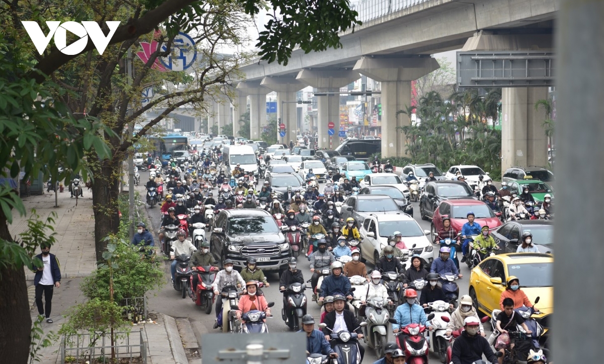 sau nghỉ lễ 10 3 đường phố hà nội tắc nghẽn, người dân ầm ầm phi xe lên vỉa hè hình ảnh 1 sau nghi le 10 3 duong pho ha noi tac nghen, nguoi dan am am phi xe len via he hinh anh 1