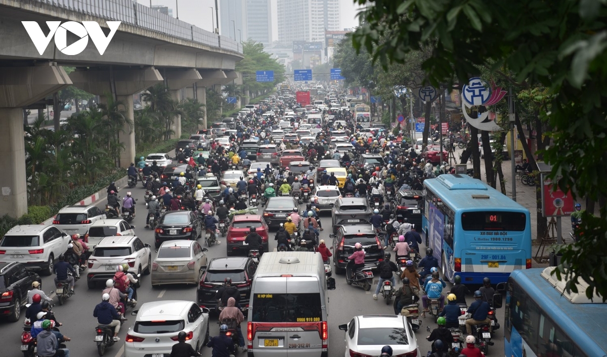 sau nghỉ lễ 10 3 đường phố hà nội tắc nghẽn, người dân ầm ầm phi xe lên vỉa hè hình ảnh 2 sau nghi le 10 3 duong pho ha noi tac nghen, nguoi dan am am phi xe len via he hinh anh 2