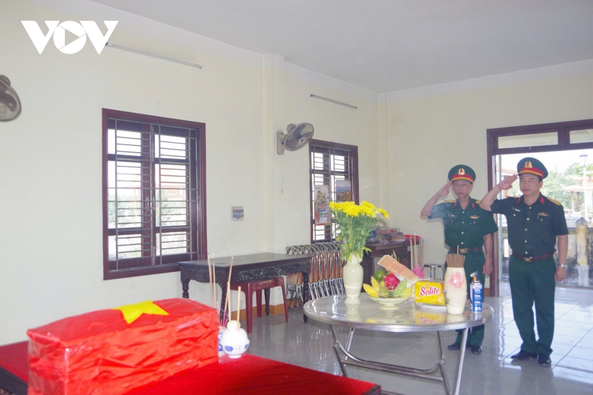 quảng trị quy tập 1 hài cốt liệt sĩ cùng bình tông có khắc chữ tuyến hình ảnh 2 quang tri quy tap 1 hai cot liet si cung binh tong co khac chu tuyen hinh anh 2