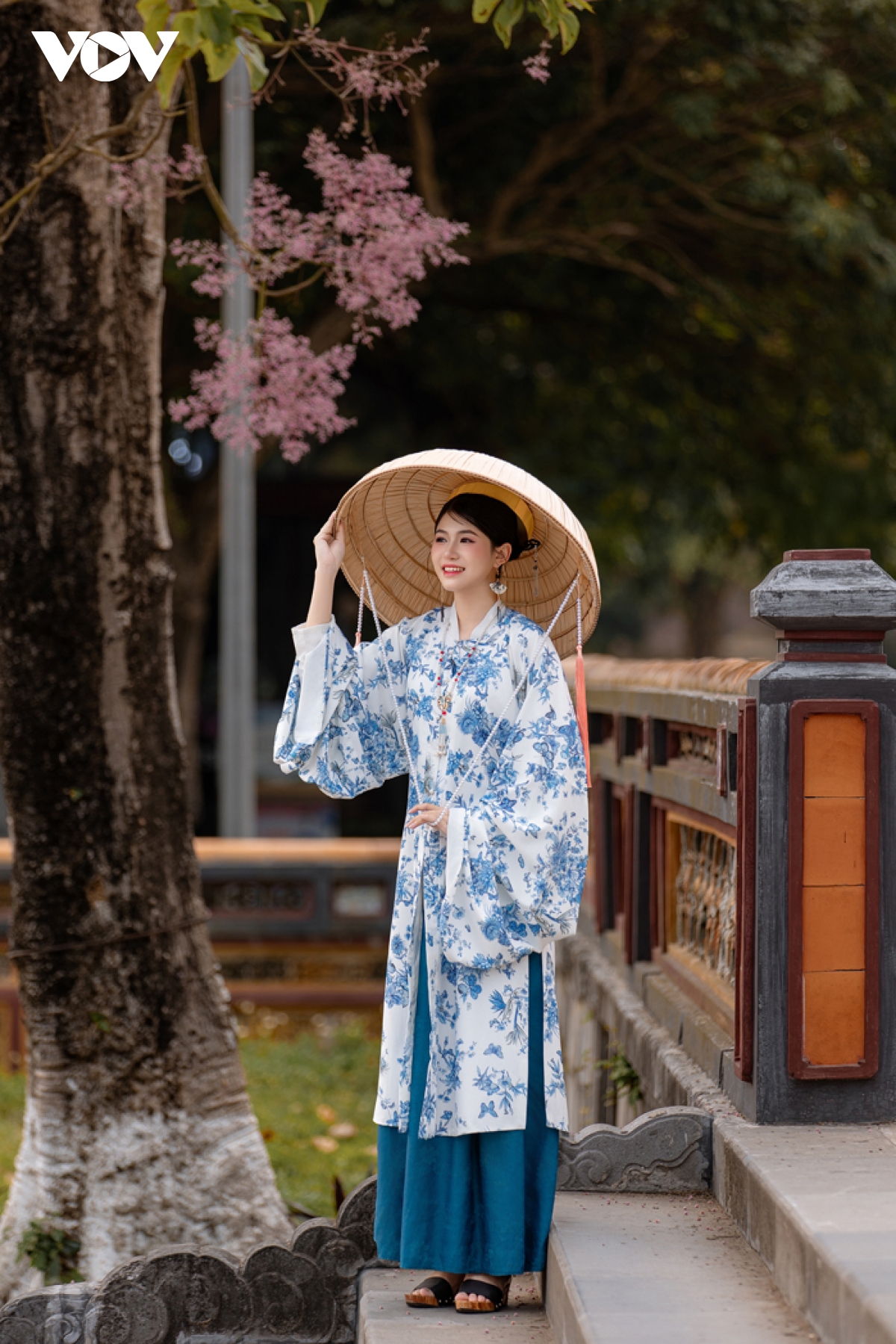 ngắm vương giả chi hoa khoe sắc trong quần thể di tích cố đô huế hình ảnh 9 ngam vuong gia chi hoa khoe sac trong quan the di tich co do hue hinh anh 9