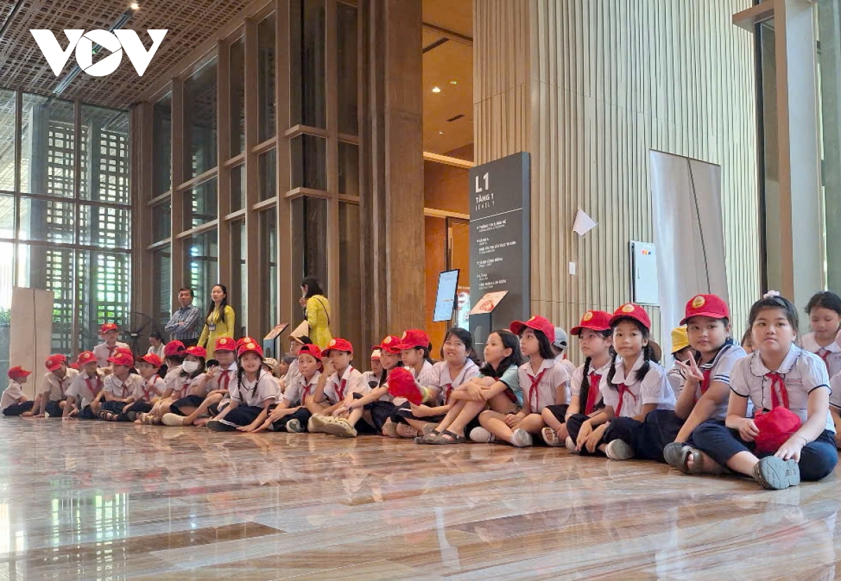 nườm nượp người dân, du khách đến tham quan bảo tàng Đà nẵng mới hình ảnh 6 nuom nuop nguoi dan, du khach den tham quan bao tang Da nang moi hinh anh 6