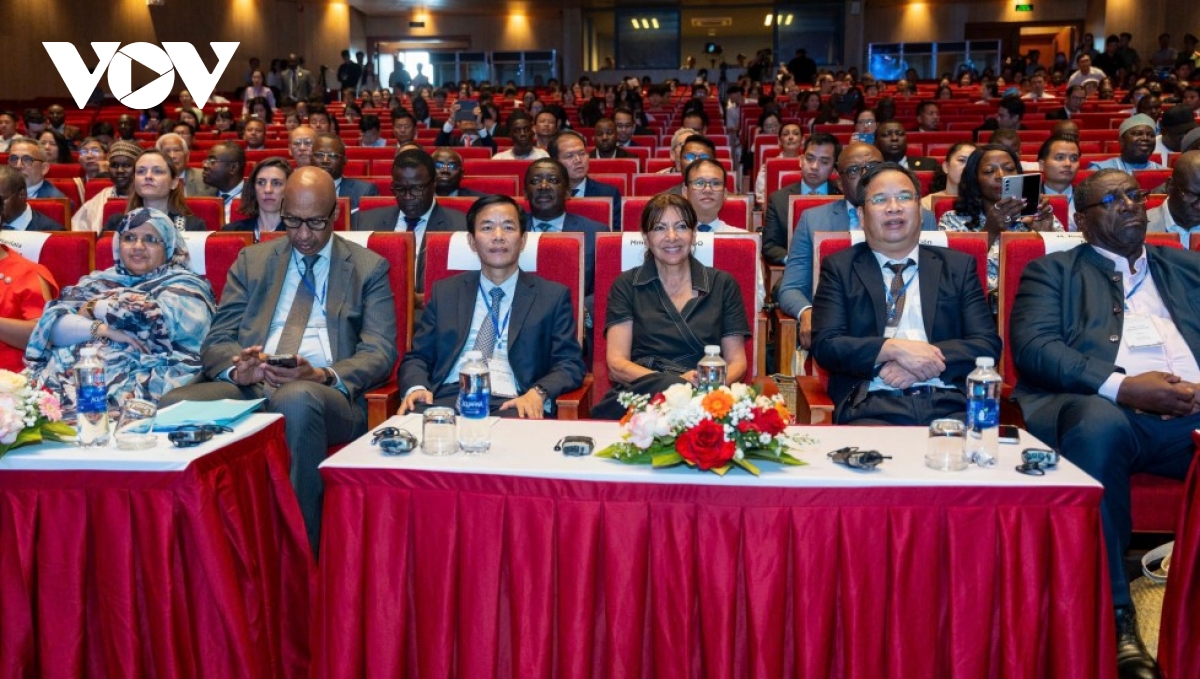 thị trưởng hơn 100 thành phố nói tiếng pháp trao đổi kinh nghiệm tại huế hình ảnh 3 thi truong hon 100 thanh pho noi tieng phap trao doi kinh nghiem tai hue hinh anh 3