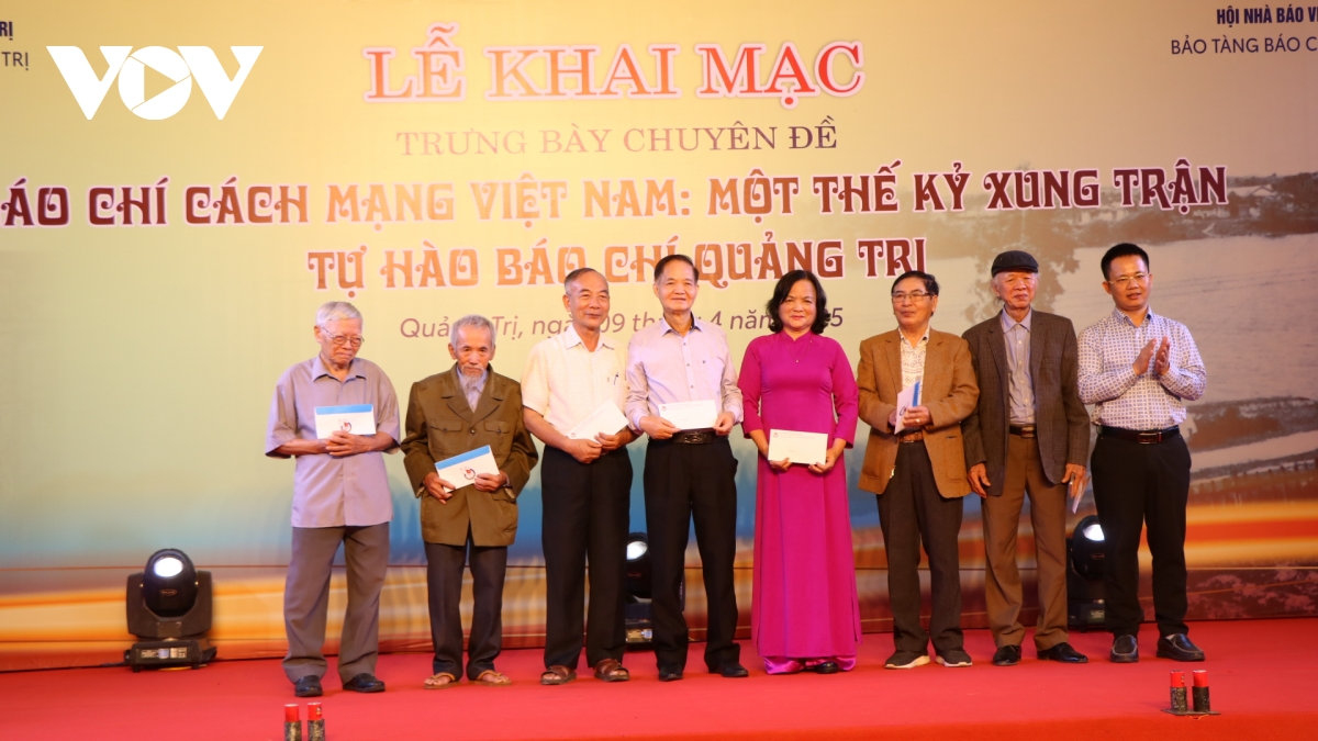 trưng bày một thế kỷ xung trận và tự hào báo chí quảng trị hình ảnh 7 trung bay mot the ky xung tran va tu hao bao chi quang tri hinh anh 7