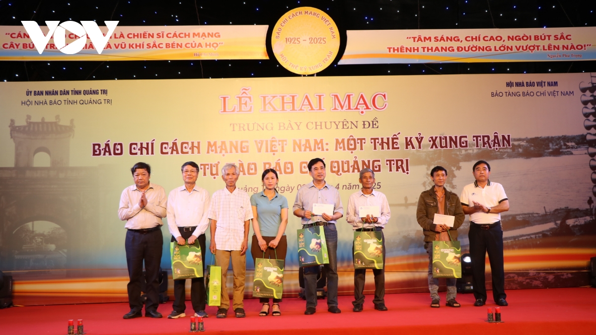trưng bày một thế kỷ xung trận và tự hào báo chí quảng trị hình ảnh 6 trung bay mot the ky xung tran va tu hao bao chi quang tri hinh anh 6
