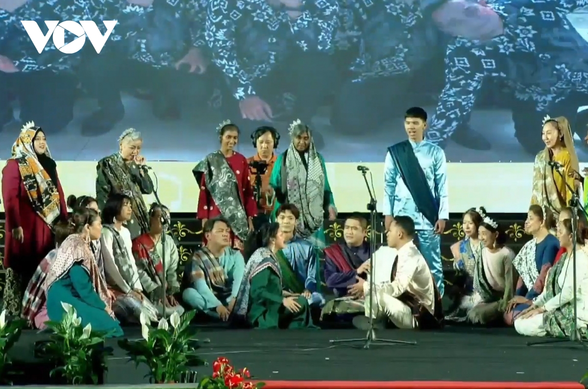 hon 1.200 nghe si tham gia hoi thi hop xuong quoc te tai hoi an hinh anh 4