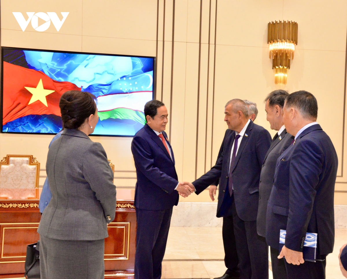 chu tich quoc hoi tran thanh man hoi dam voi chu tich thuong vien uzbekistan hinh anh 2