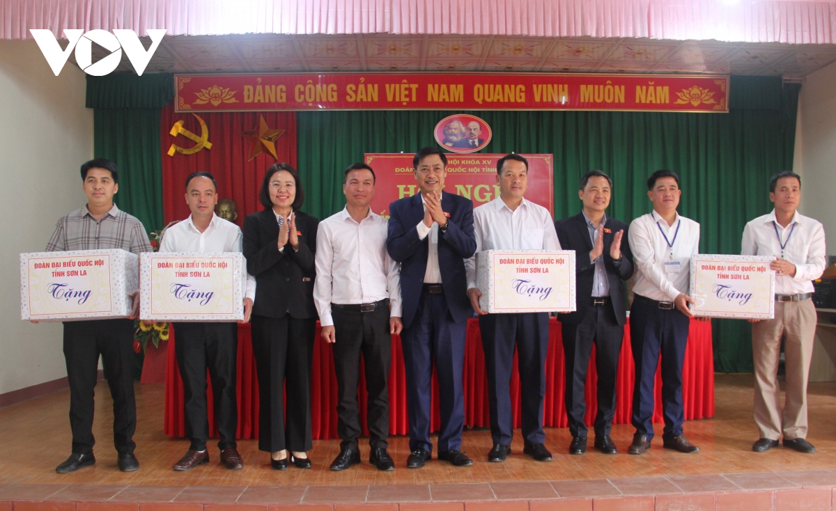 Đoàn đại biểu quốc hội giải đáp kiến nghị cử tri vùng biên giới sơn la hình ảnh 4 Doan dai bieu quoc hoi giai dap kien nghi cu tri vung bien gioi son la hinh anh 4