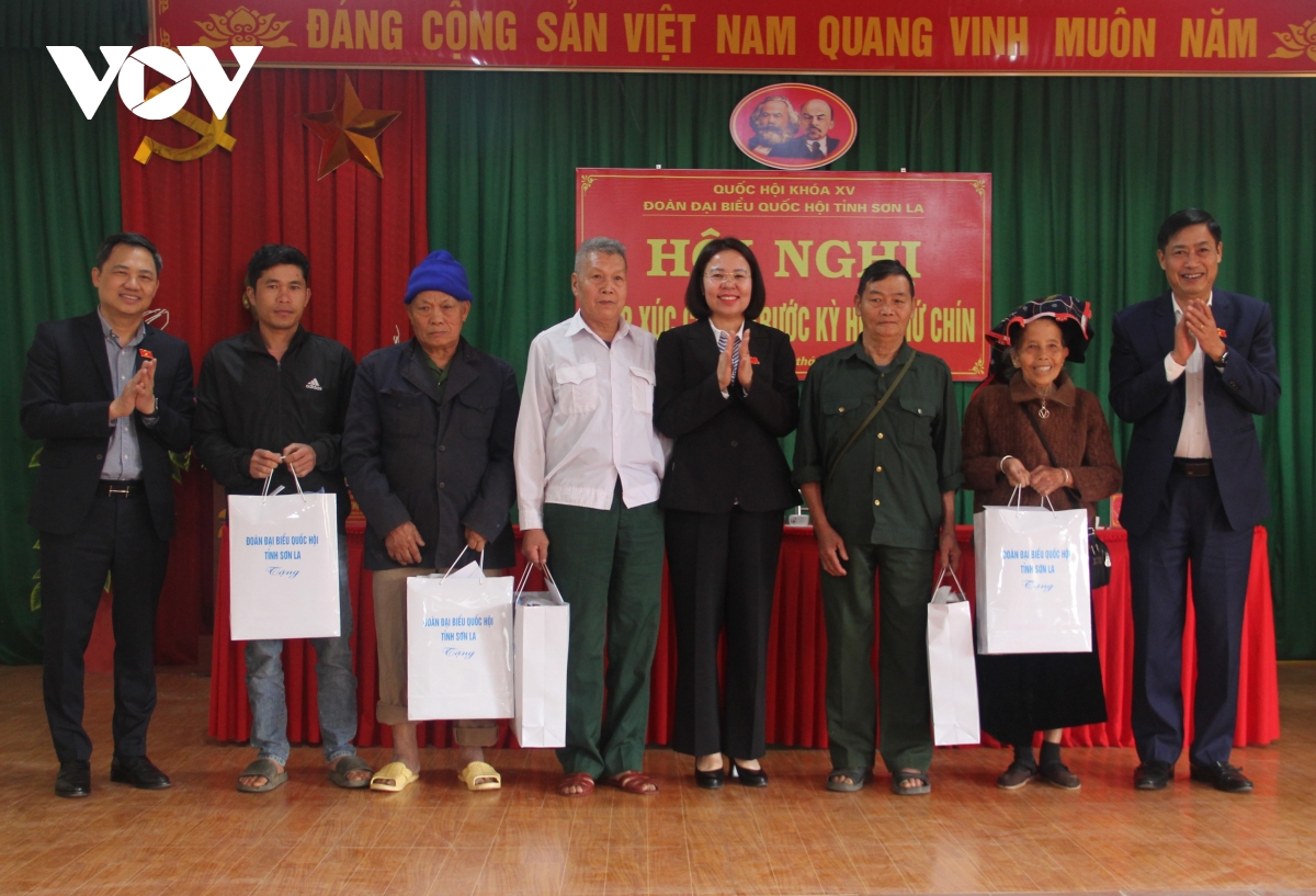 Đoàn đại biểu quốc hội giải đáp kiến nghị cử tri vùng biên giới sơn la hình ảnh 5 Doan dai bieu quoc hoi giai dap kien nghi cu tri vung bien gioi son la hinh anh 5