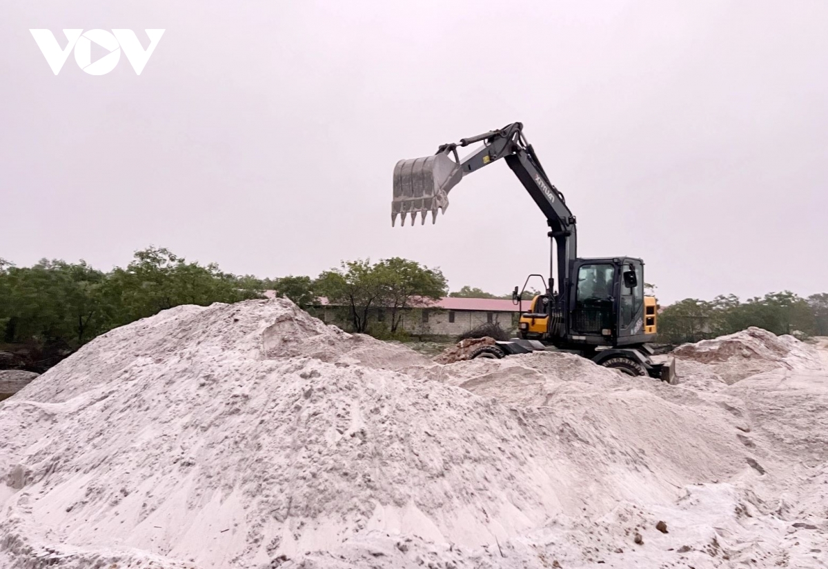 nhức nhối tình trạng trộm cát trắng tại khu vực trang trại rú cát quảng Điền hình ảnh 5 nhuc nhoi tinh trang trom cat trang tai khu vuc trang trai ru cat quang Dien hinh anh 5