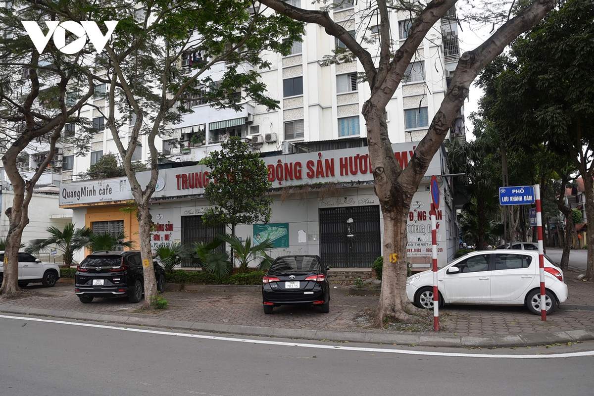 Hàng nghìn m2 diện tích ki ốt kinh doanh khu đô thị Việt Hưng bị bỏ hoang