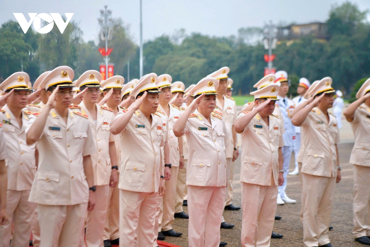 lanh dao Dang, nha nuoc vao lang vieng chu tich ho chi minh hinh anh 8