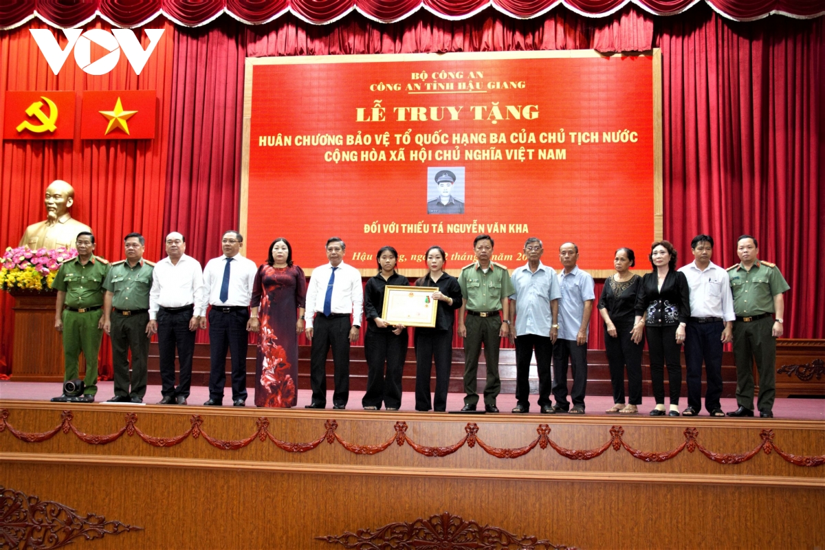 truy tặng huân chương bảo vệ tổ quốc hạng ba cho thiếu tá nguyễn văn kha hình ảnh 3 truy tang huan chuong bao ve to quoc hang ba cho thieu ta nguyen van kha hinh anh 3
