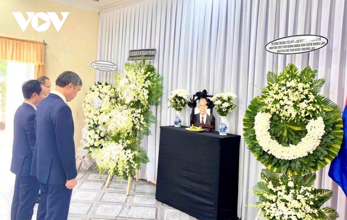 lãnh đạo thành phố Đà nẵng viếng đồng chí khamtay siphandone hình ảnh 1 lanh dao thanh pho Da nang vieng dong chi khamtay siphandone hinh anh 1