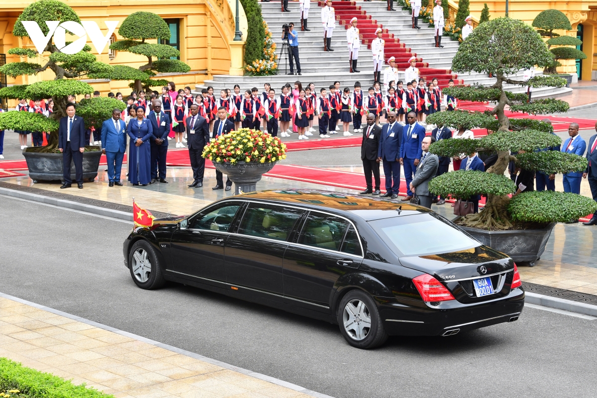 toàn cảnh lễ đón tổng thống burundi và phu nhân thăm chính thức việt nam hình ảnh 2 toan canh le don tong thong burundi va phu nhan tham chinh thuc viet nam hinh anh 2