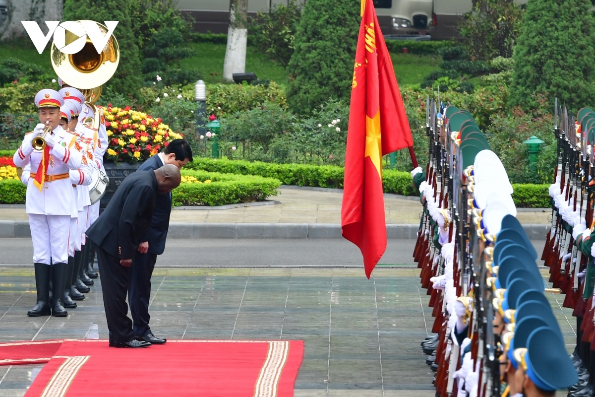 toàn cảnh lễ đón tổng thống burundi và phu nhân thăm chính thức việt nam hình ảnh 5 toan canh le don tong thong burundi va phu nhan tham chinh thuc viet nam hinh anh 5