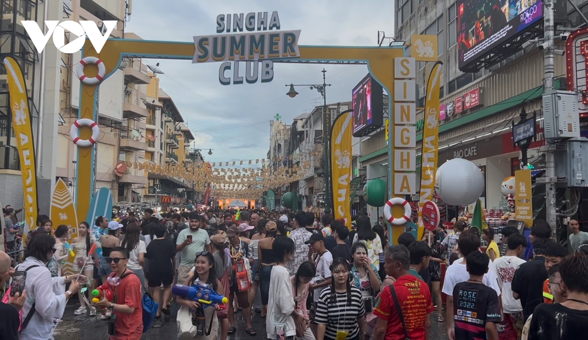 le hoi songkran 2025 tai bangkok - cuoc vui bat tan duoi lan nuoc mat hinh anh 14