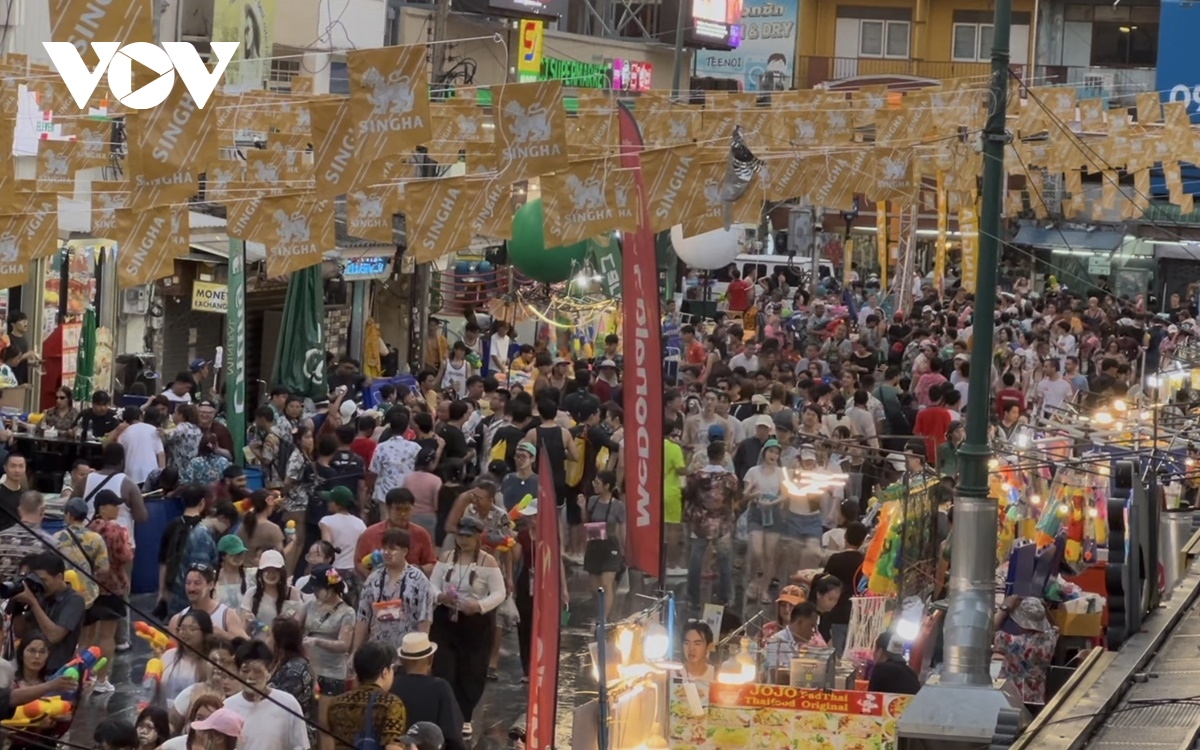 le hoi songkran 2025 tai bangkok - cuoc vui bat tan duoi lan nuoc mat hinh anh 15