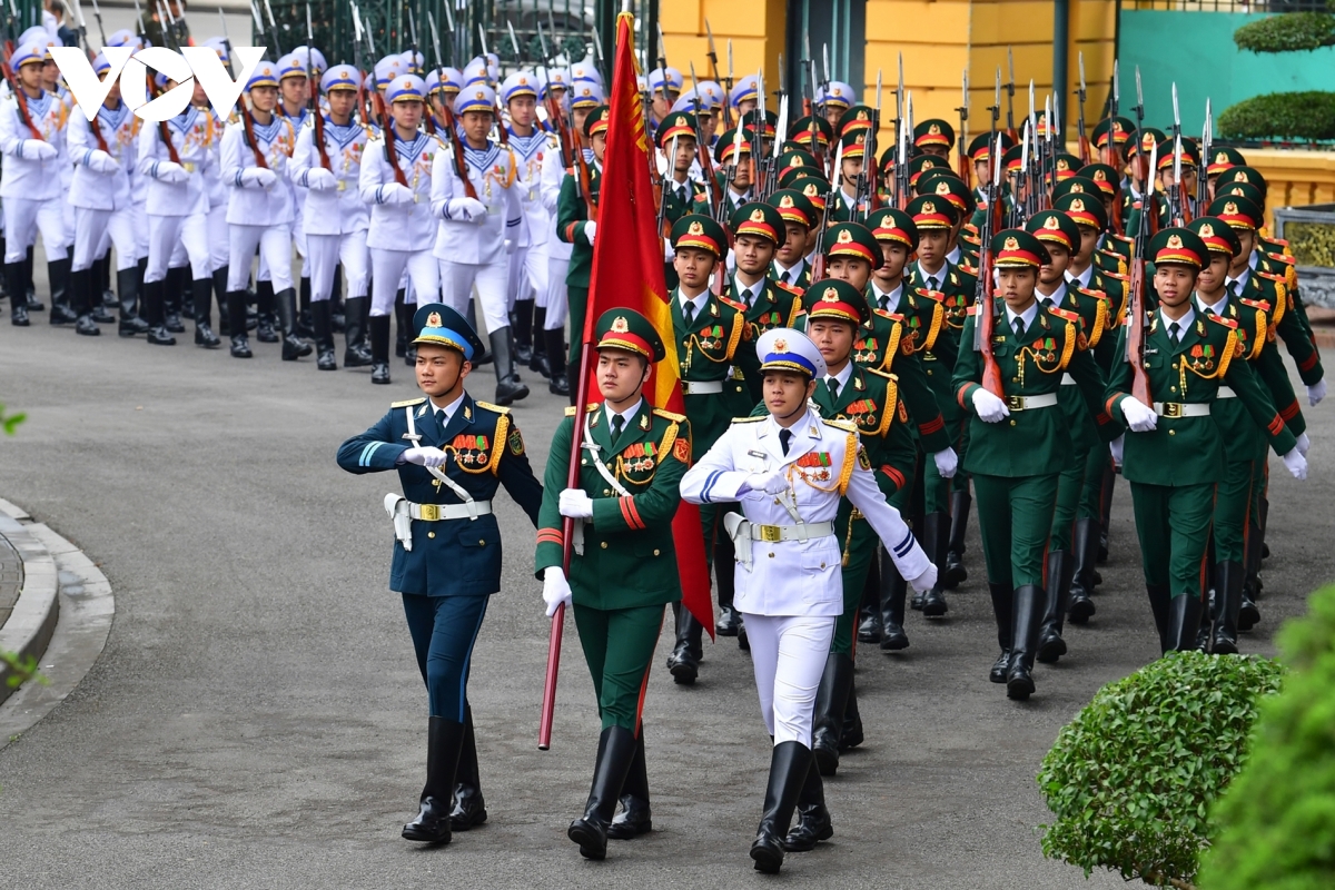 le don trong the nha vua va hoang hau vuong quoc bi tham cap nha nuoc toi viet nam hinh anh 7