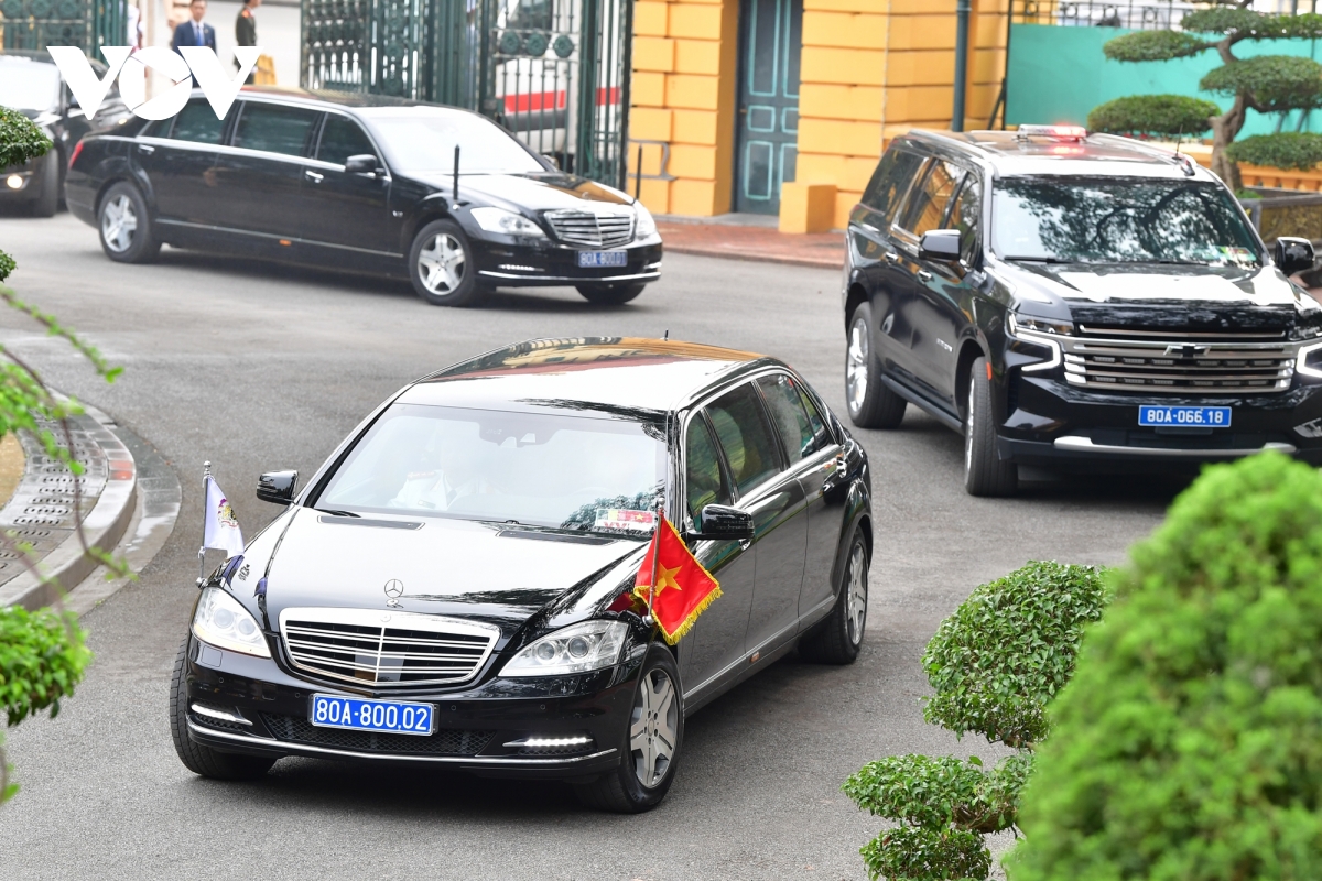 le don trong the nha vua va hoang hau vuong quoc bi tham cap nha nuoc toi viet nam hinh anh 2