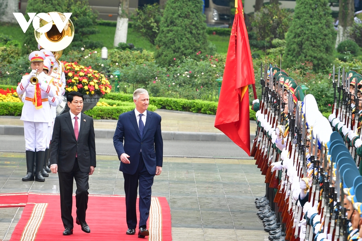 le don trong the nha vua va hoang hau vuong quoc bi tham cap nha nuoc toi viet nam hinh anh 6