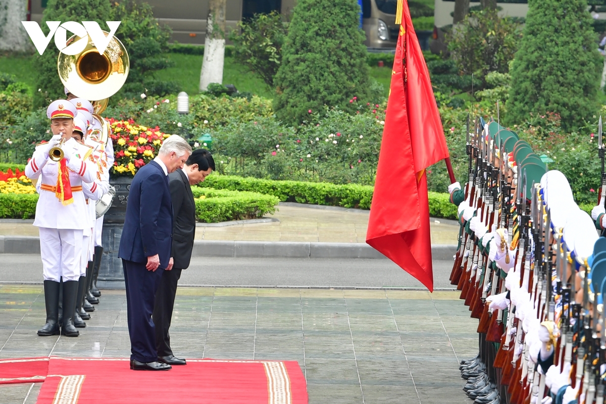 le don trong the nha vua va hoang hau vuong quoc bi tham cap nha nuoc toi viet nam hinh anh 5