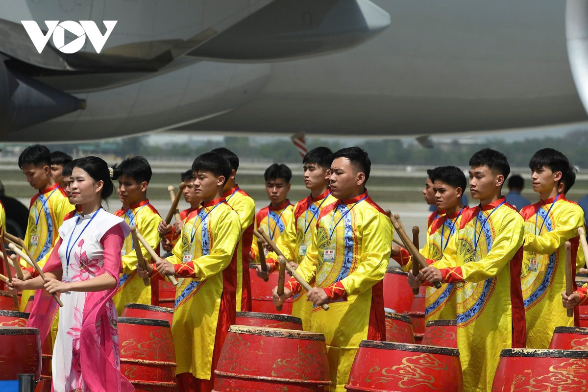 lễ tiễn tổng bí thư, chủ tịch nước trung quốc tập cận bình tại sân bay nội bài hình ảnh 11 le tien tong bi thu, chu tich nuoc trung quoc tap can binh tai san bay noi bai hinh anh 11