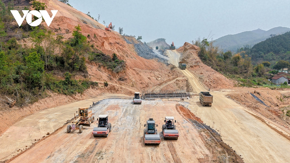 bộ trưởng trần hồng minh cần nhân rộng mô hình công trường thành thao trường hình ảnh 2 bo truong tran hong minh can nhan rong mo hinh cong truong thanh thao truong hinh anh 2