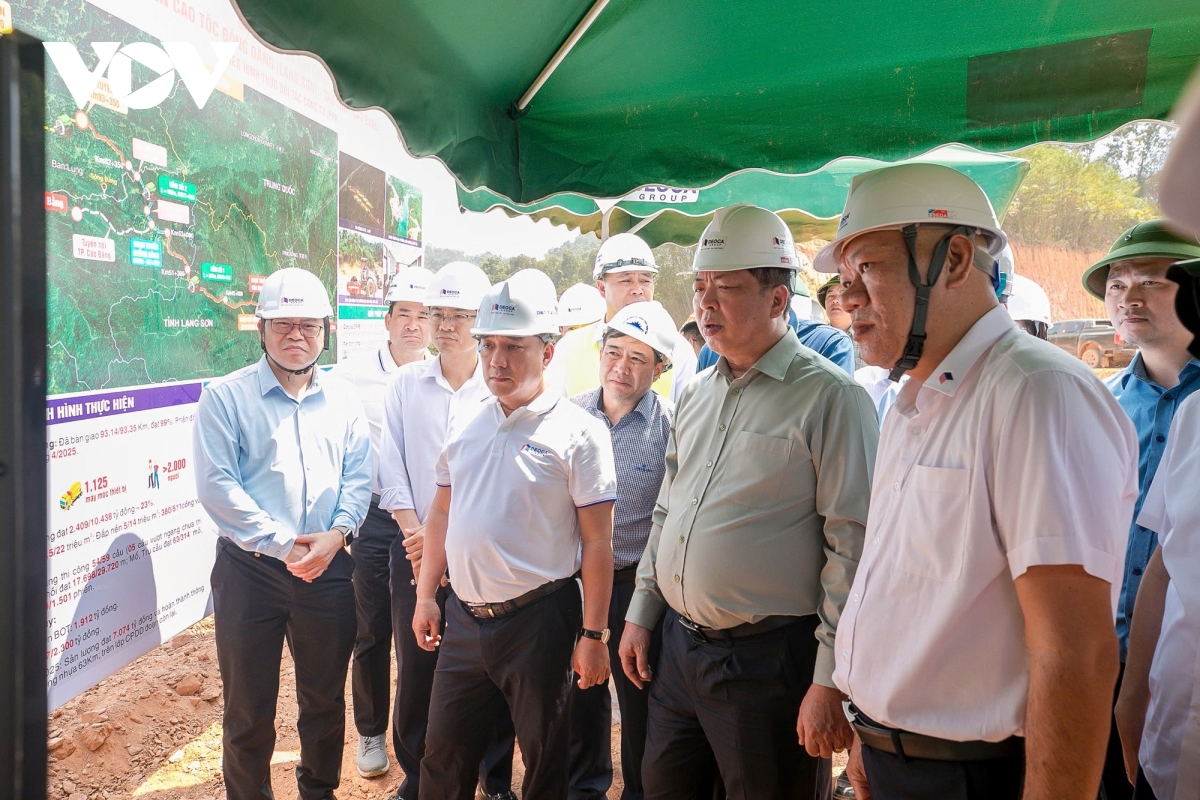 bộ trưởng trần hồng minh cần nhân rộng mô hình công trường thành thao trường hình ảnh 3 bo truong tran hong minh can nhan rong mo hinh cong truong thanh thao truong hinh anh 3