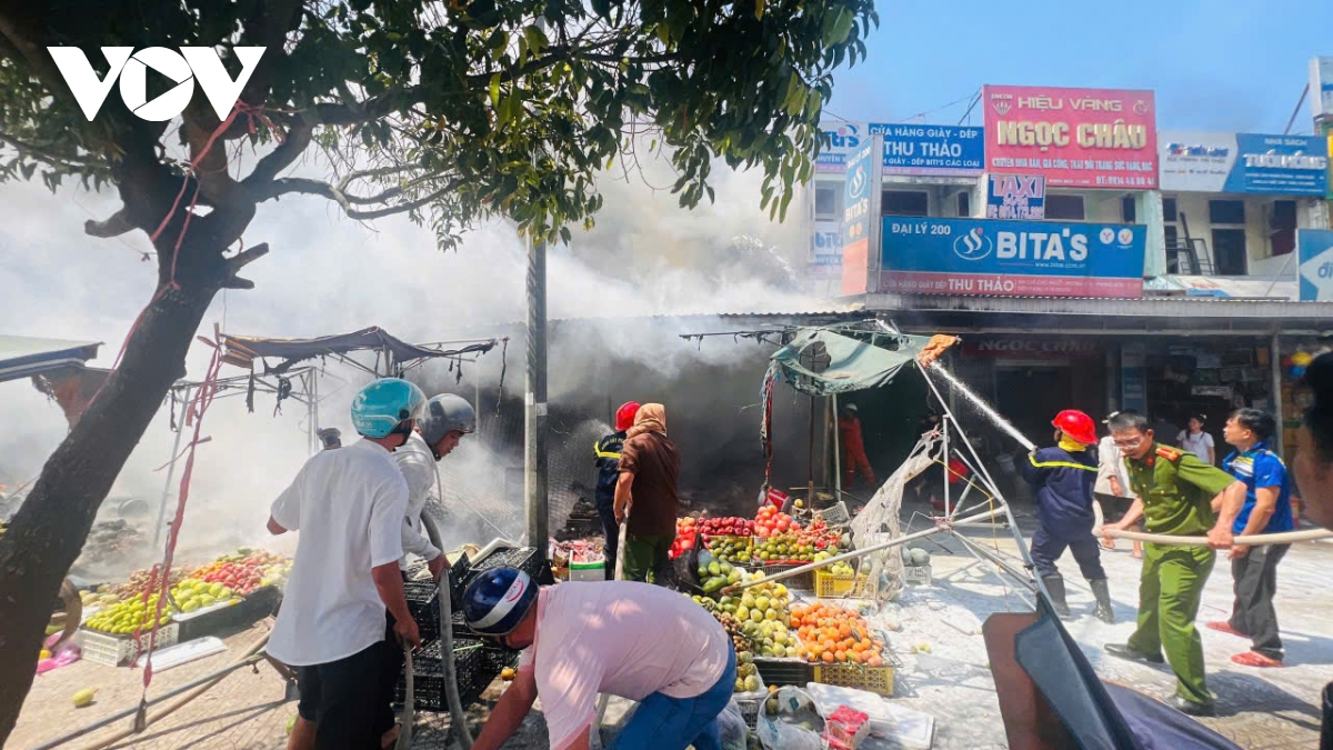 cháy chợ an lỗ thiệt hại khoảng 3 tỷ đồng hình ảnh 1 chay cho an lo thiet hai khoang 3 ty dong hinh anh 1