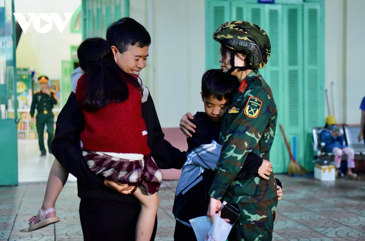 lực lượng diễu binh sắp đến ga biên hòa, khép lại hành trình 38 tiếng trên tàu hình ảnh 2 luc luong dieu binh sap den ga bien hoa, khep lai hanh trinh 38 tieng tren tau hinh anh 2