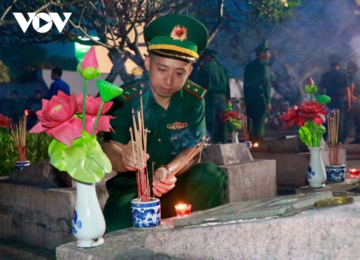 1.500 doan vien thanh nien quang binh thap nen tri an liet sy hinh anh 6