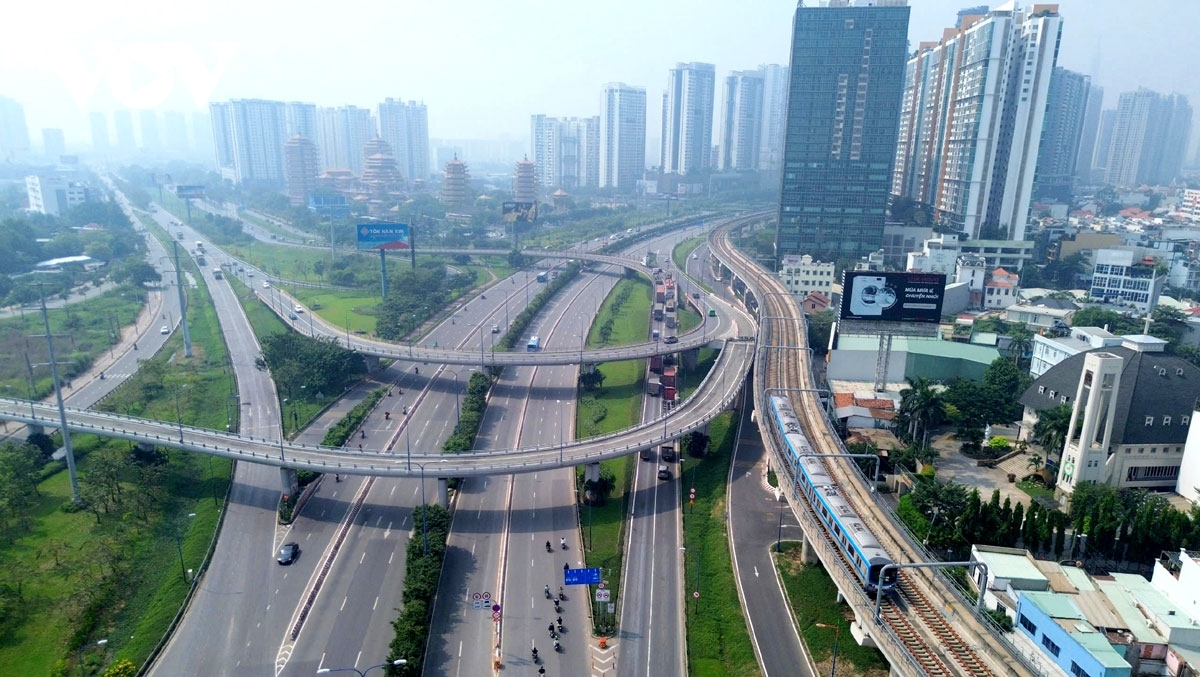 sai gon-thanh pho ho chi minh nua the ky chuyen minh hinh anh 3