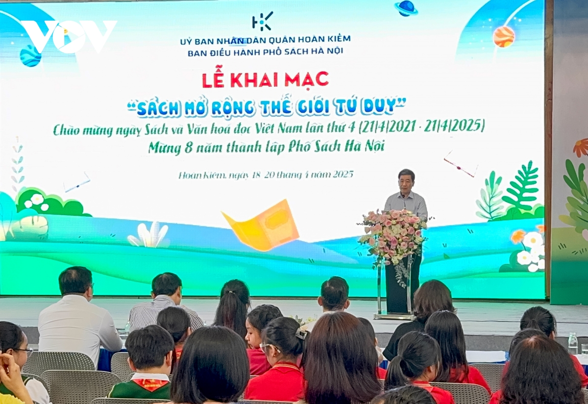 Đa dạng hoạt động ngày sách và văn hóa đọc việt nam tại hà nội hình ảnh 5 Da dang hoat dong ngay sach va van hoa doc viet nam tai ha noi hinh anh 5