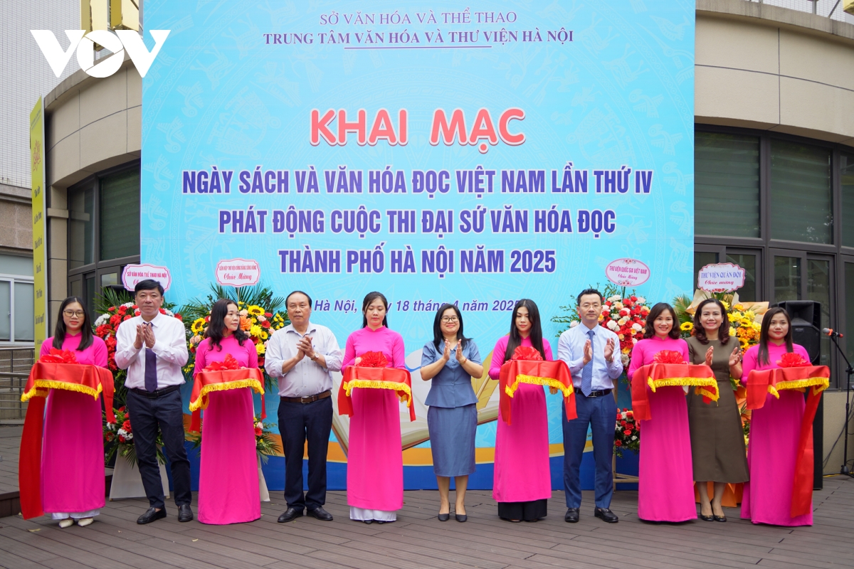 Đa dạng hoạt động ngày sách và văn hóa đọc việt nam tại hà nội hình ảnh 1 Da dang hoat dong ngay sach va van hoa doc viet nam tai ha noi hinh anh 1