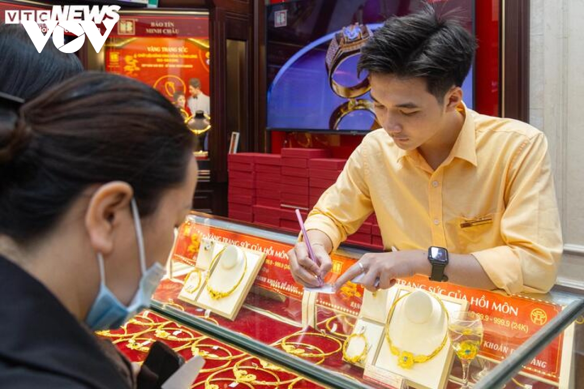 Giá vàng hôm nay 4/5: Giá vàng SJC đứng giá ở mức 121,3 triệu đồng/lượng