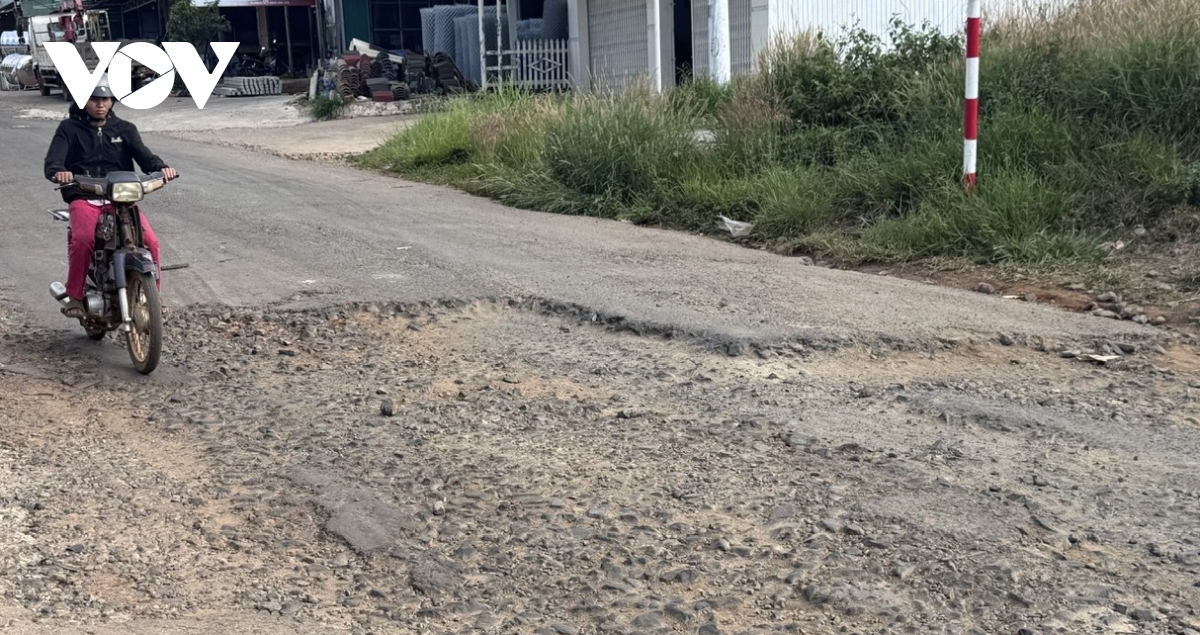 tỉnh lộ 1 của Đắk nông nát như tương hình ảnh 2 tinh lo 1 cua Dak nong nat nhu tuong hinh anh 2