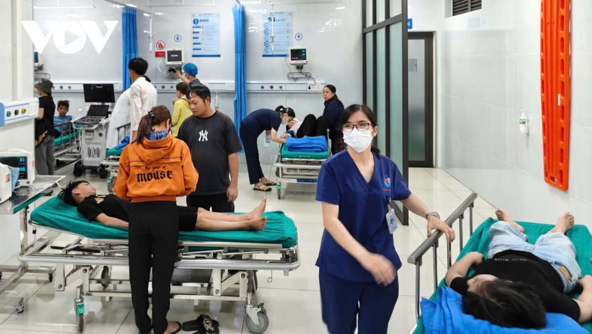 lật xe đưa, đón học sinh ở gia lai, nhiều em bị thương phải cấp cứu hình ảnh 3 lat xe dua, don hoc sinh o gia lai, nhieu em bi thuong phai cap cuu hinh anh 3