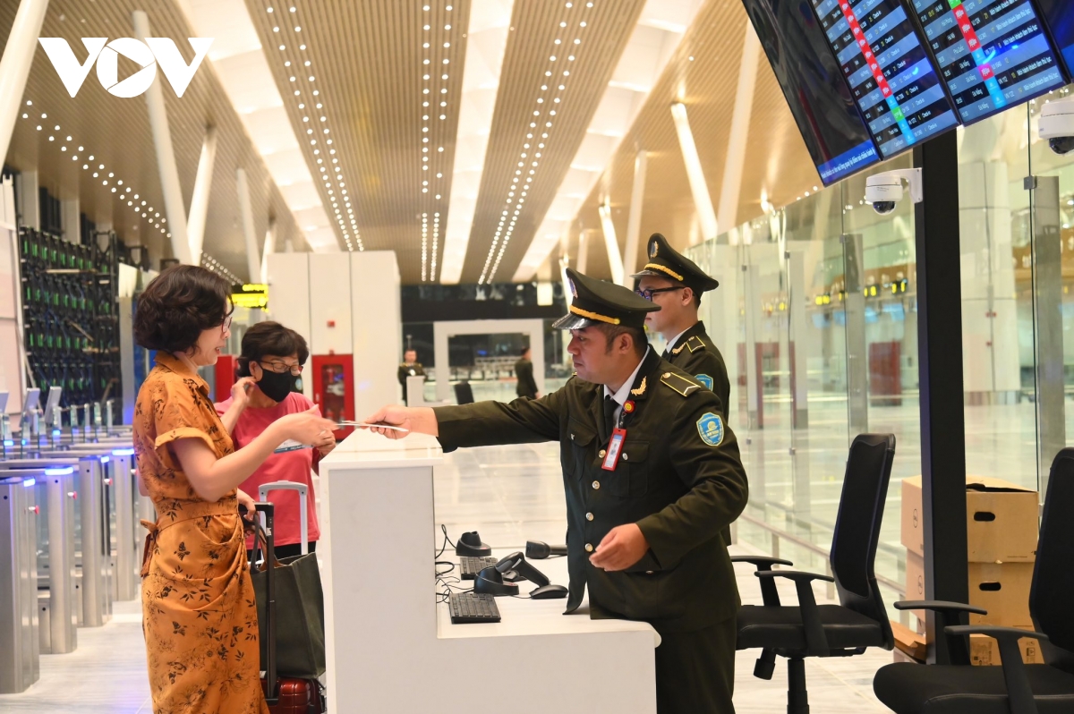 nhà ga t3 tân sơn nhất khai thác chuyến bay đầu tiên hình ảnh 1 nha ga t3 tan son nhat khai thac chuyen bay dau tien hinh anh 1