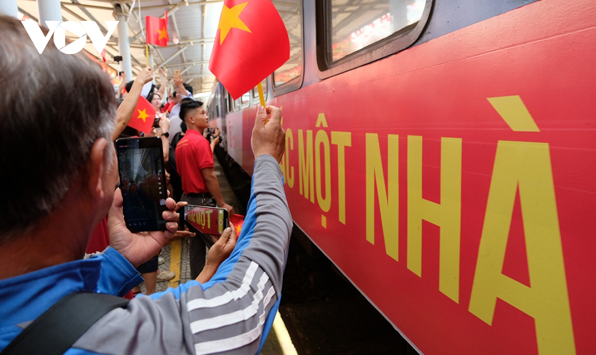 xúc động không khí sum họp 2 miền nam - bắc tại ga Đà nẵng hình ảnh 12 xuc dong khong khi sum hop 2 mien nam - bac tai ga Da nang hinh anh 12